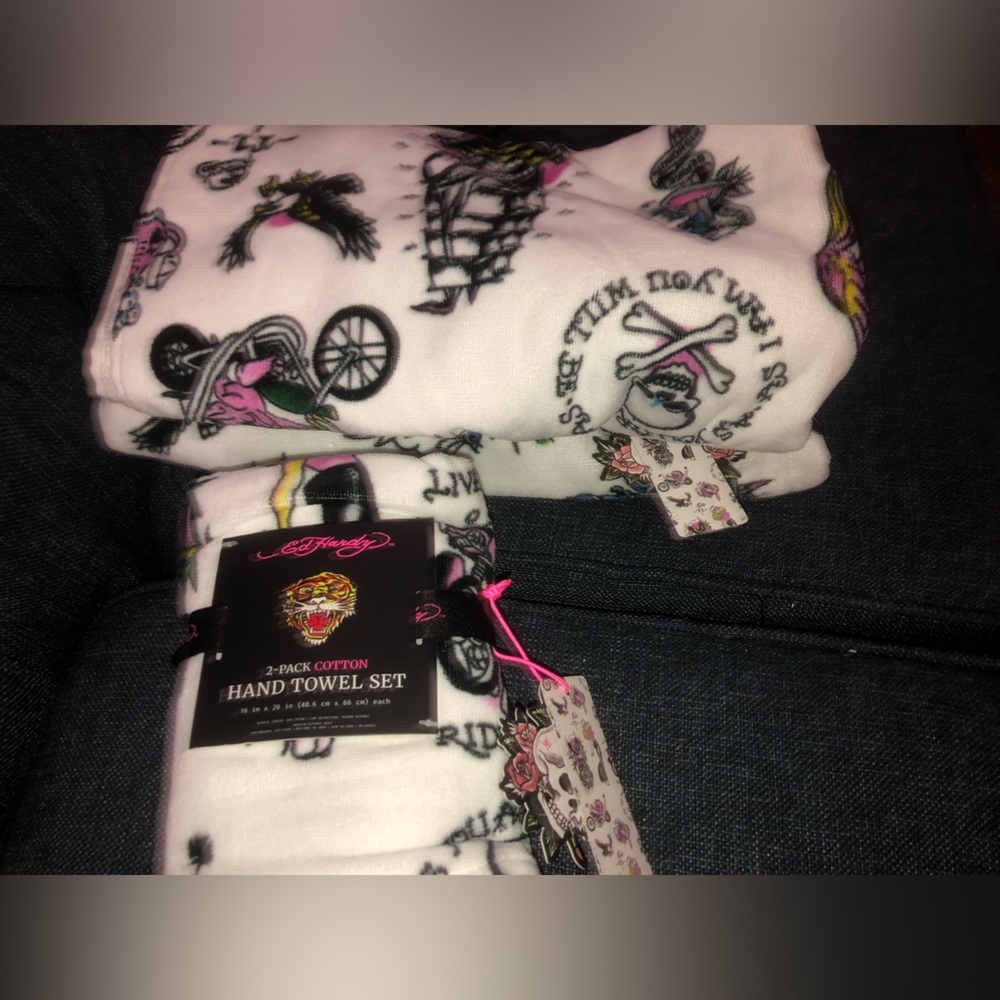 🖤 Ed Hardy Skull & Tattoo Print - 4 piece bathroom towel set